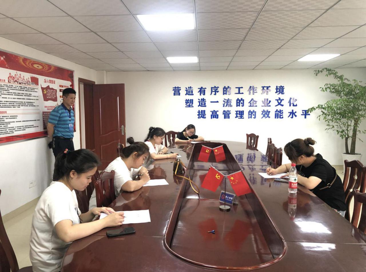 你我手牽手，爭做文明星