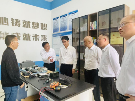 市國資委和市公服集團領(lǐng)導到清源水務(wù)公司江宗丙工作室調(diào)研